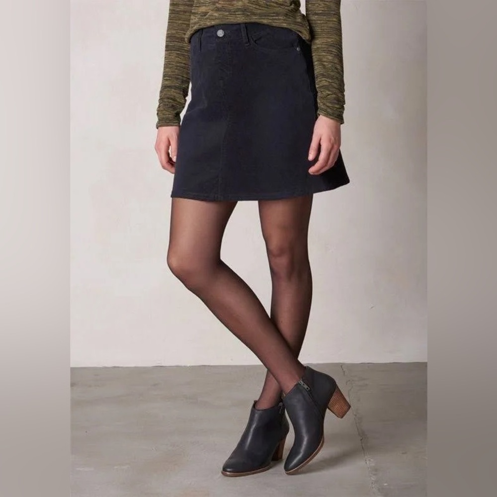 Prana Trista Corduroy Skirt in Black (Size:6)